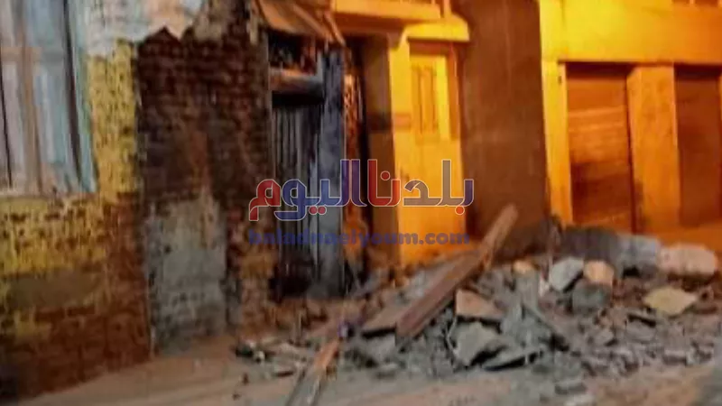 انهيار جزئي بمنزلين دون وقوع إصابات بالمحلة