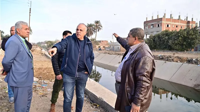في زيارة مفاجئة.. وزير الري يتفقد أعمال تأهيل الترع بالمنوفية