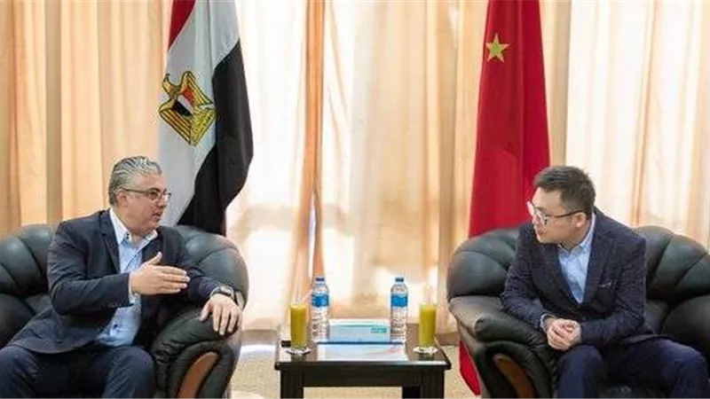 رئيس اقتصادية قناة السويس يفقد عدد من المشروعات داخل نطاق المطور الصناعي تيدا- مصر