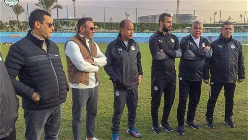 حازم إمام وأبو الوفا يتواجدان بمران منتخب مصر للشباب بالدفاع الجوي