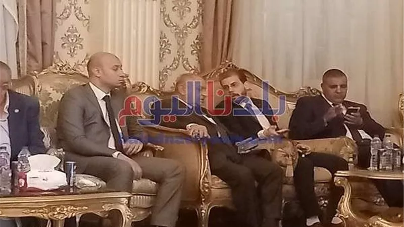 محافظ المنيا يفتتح مكتب التصديقات