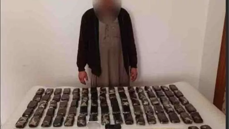 بقيمة 1.2 مليون جنيه.. سقوط شخص بحوزته كمية كبيرة من الحشيش بمطروح