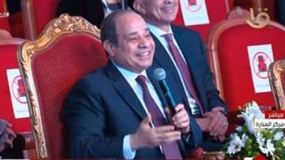 الرئيس السيسي مرحبًا بطفلة إماراتية من أصحاب الهمم: 