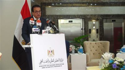 وزير التعليم العالى يناقش عودة النشاط الرياضى للجامعات