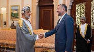 وزير الخارجية الإيراني يلتقي سلطان عمان في مسقط