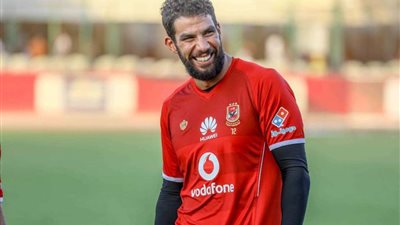 غدا.. بيراميدز يعلن صفقة شريف إكرامي