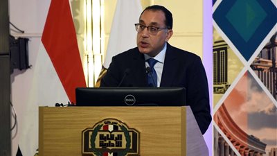 خلال اجتماعه بالحكومة.. رئيس الوزراء يبحث آليات جذب الاستثمارات الأجنبية