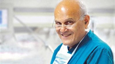 مجدي يعقوب: اتمنى أن يشهد العام الجديد تقدما علميا كبيرا في مصر