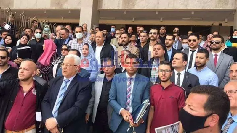 وقفة احتجاجية اعتراضًا على القيمة المضافة لمحامين المحلة