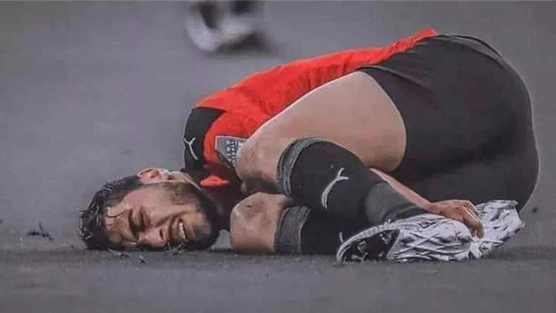 اليوم.. أكرم توفيق يخضع لجراحة الرباط الصليبي في النمسا