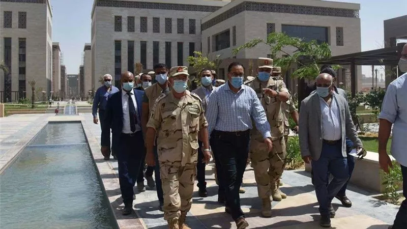 رئيس الوزراء يتفقد الموقف التنفيذي للحي الحكومي بالعاصمة الإدارية