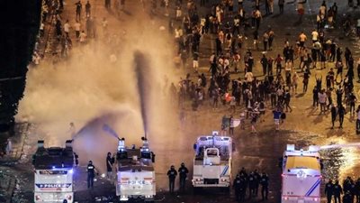 إحتفالات فرنسية تحرق 690 سيارة وتسجن 490