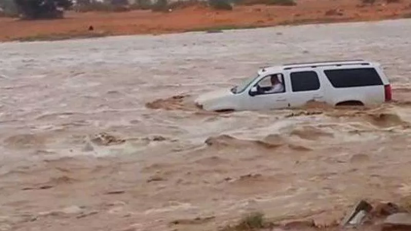 االأمطار الغزيرة تغلق نفقين في السعودية