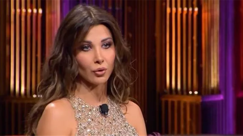 نانسي عجرم تروي قصة معجب كسر قدميه من أجل صورة معها | فيديو