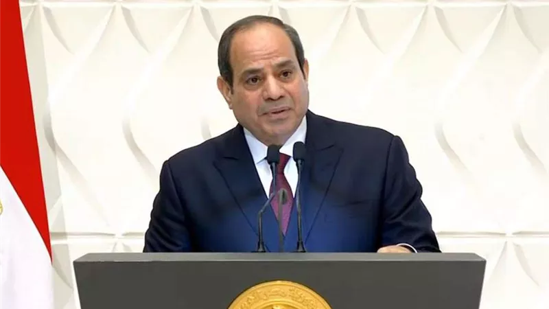 الرئيس السيسي يوجه بالاستمرار في تنفيذ استراتيجية تطوير قناة السويس