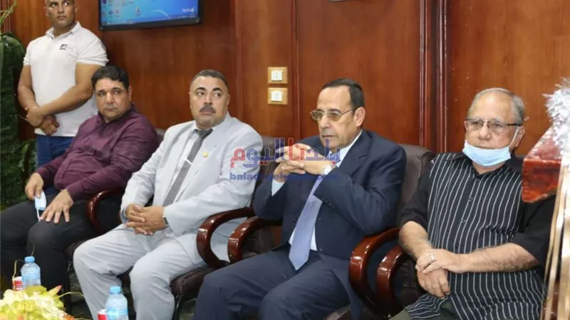 محافظ شمال سيناء يوزع جوائز المسابقة السياحية