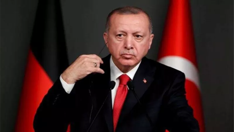 صناعة أفلام إباحية.. تهمة جديدة لصهر أردوغان وأحد البنوك التركية