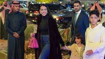 بعد ظهورها بالعباية.. احدث ظهور لـجورجينا بالهوت شورت