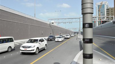 خلال 24 ساعة.. رادار المرور يلتقط 1120 سيارة تسير بسرعات جنونية