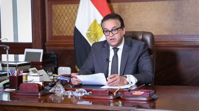 «عبدالغفار» يرأس غرفة الأزمات والطوارئ المركزية لمتابعة التأمين الطبي