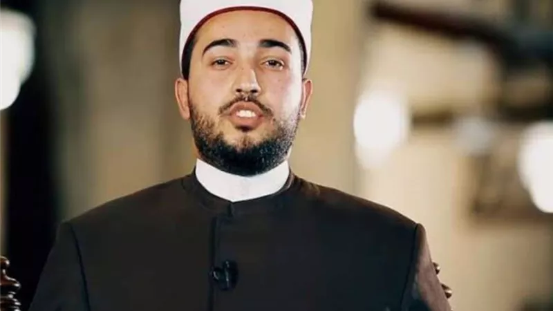 حكم عرض الفتاة نفسها على الرجل عبر الإنترنت.. الإفتاء يجيب