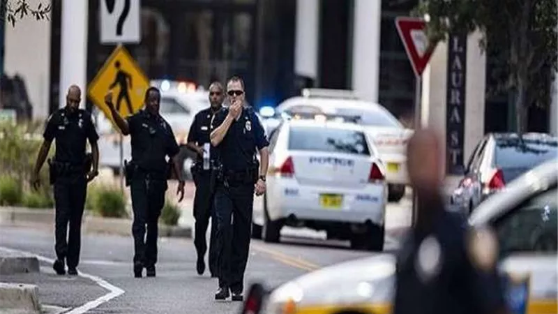 حادث طعن قرب مقر صحيفة أساءت للنبي محمد في باريس.. فيديو