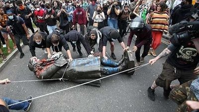 موجة احتجاجات تضرب فنزويلا لليوم الخامس