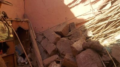 بالأسماء.. مصرع عامل وإصابة زوجته سقط عليهما حائط منزل في قنا