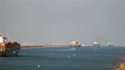قناة السويس: عملية قطر السفينة GLORY تحدث الآن بواسطة قاطرات الهيئة