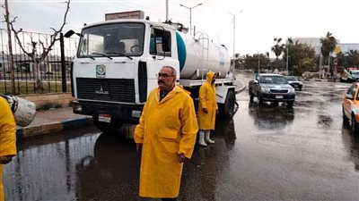 انتشار سيارات شفط المياة لمواجهة الأمطار وسوء الطقس في محافظات القناة
