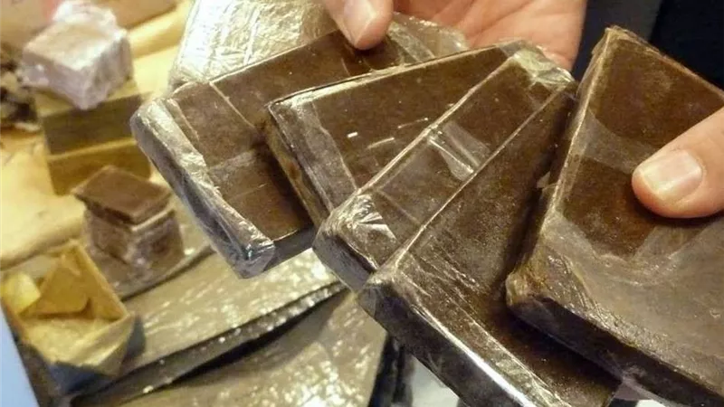 حبس تاجر مخدرات لحيازته 3 كيلو حشيش بعين شمس