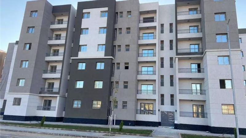 «الجزار» يستعرض الموقف التنفيذي للمشروعات السكنية والمرافق بمدينة «العبور الجديدة»