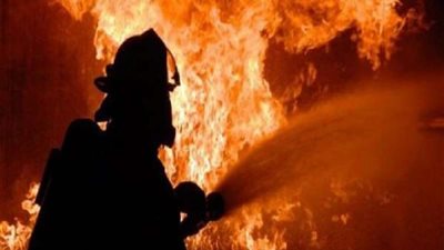 الحماية المدنية تستخدم السلالم الهيدروليكية لإنقاذ العالقين في حريق جسر السويس