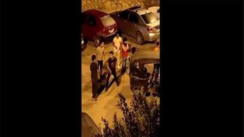 شاهد.. تحرش جماعي من سائقي 