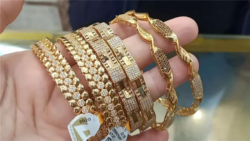 أسعار الذهب ترتفع عالميا بسبب تراجع الدولار
