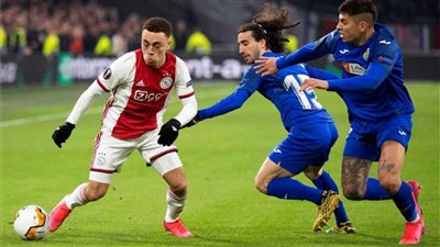 برشلونة يضم سيرجينو ديست قادمًا من أياكس الهولندي