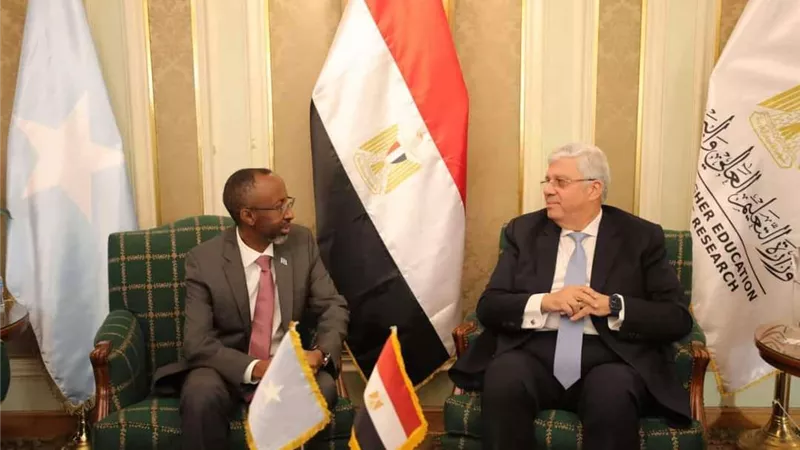 وزير التعليم العالي يبحث مع نظيره الصومالي سُبل التعاون المُشترك