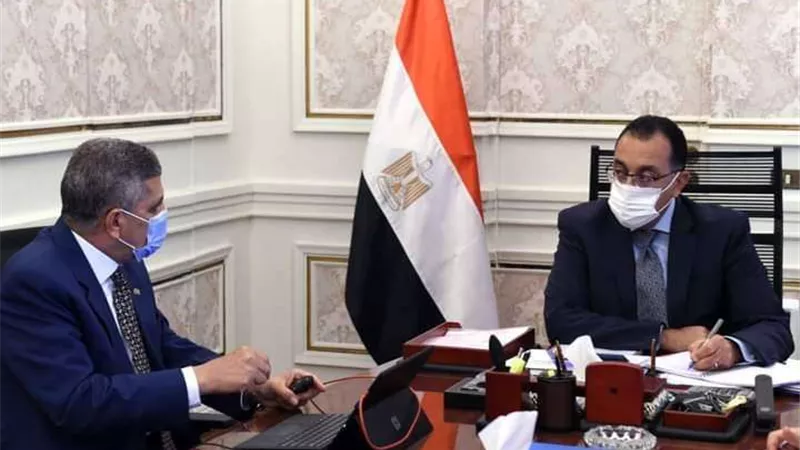 رئيس الوزراء يتابع موقف الأعمال والمشروعات بهيئة قناة السويس