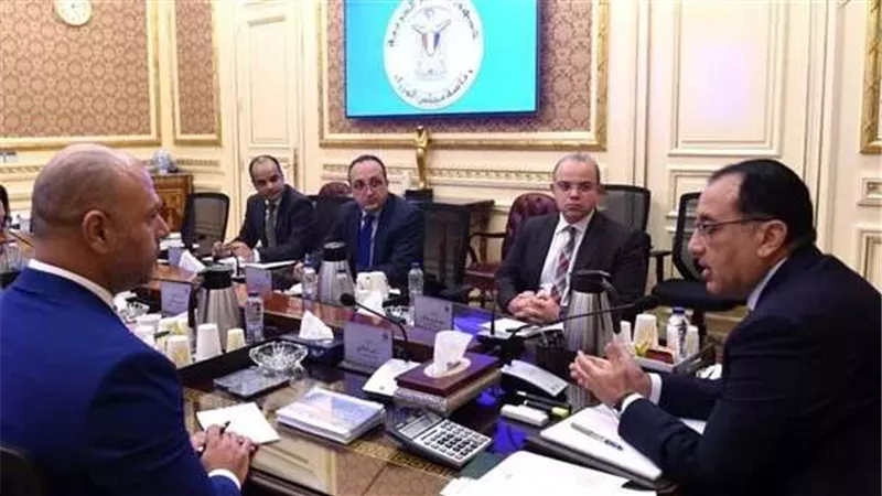 رئيس الوزراء يتابع تطورات الأنشطة المالية الغير مصرفية بحضور رئيس البورصة