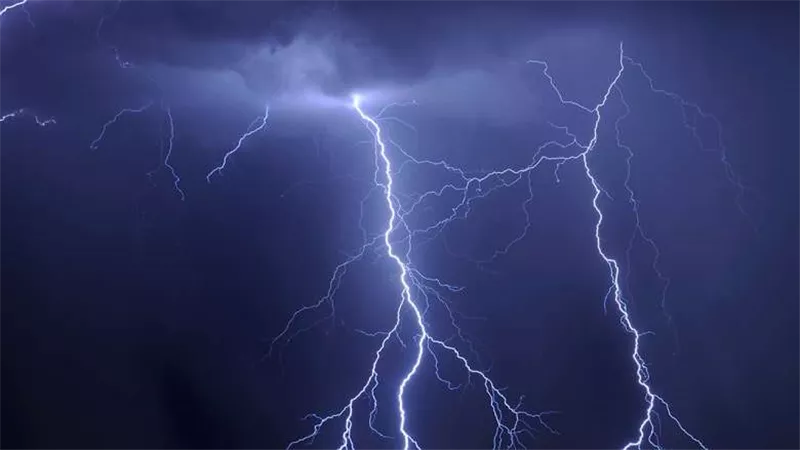 بلاش تصوير بالموبايل .. الأرصاد تحذر  المواطنين من التقلبات الجوية