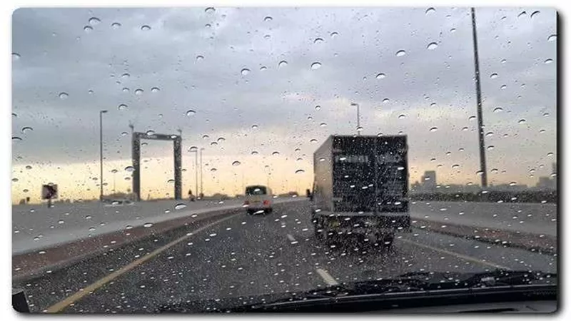 الأرصاد: فرص سقوط الأمطار وانخفاض جوي في الفترة المتأخرة من الليل