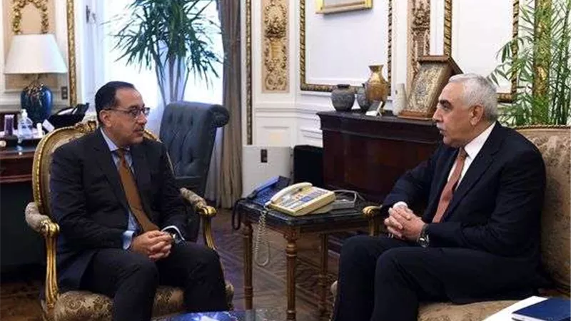 رئيس الوزراء يلتقى سفير جمهورية العراق لدى مصر