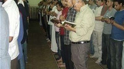 هل يجوز المصافحة عقب الصلاة؟.. الإفتاء تجيب