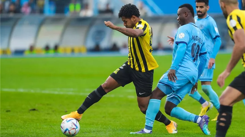 الإتحاد يتفوق على الباطن بهدفين لهدف في الدوري السعودي