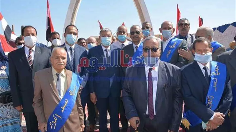 محافظ المنيا يقدم التهنئة لرجال القوات المسلحة (صور)