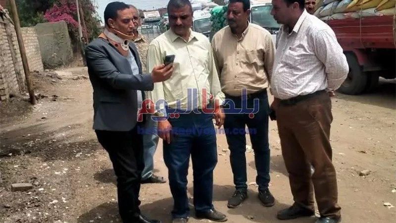 رئيس مدينة أشمون يتفقد منفذ بيع السلع الغذائية بأسعار مخفضة