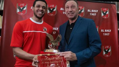 الأول عالمياً..مصطفى عسل يتوج بلقب بطولة هويستن للاسكواش