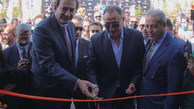 الخطيب يفتتح مُجمع البنوك الوطنية بالأهلي فرع الشيخ زايد