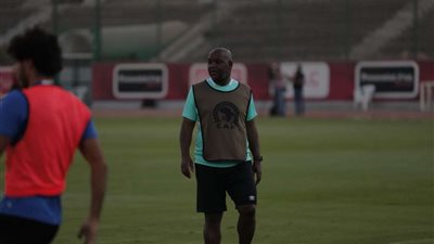 موسيماني يعقد محاضرة بالفيديو مع اللاعبين استعدادًا لمواجهة إنبي
