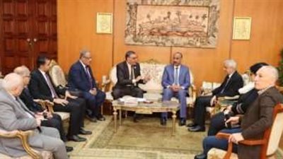 نائب رئيس جامعة المنوفية لشئون خدمة المجتمع ييحث سبل زيادة الإنتاج الحيواني بكلية الزراعة